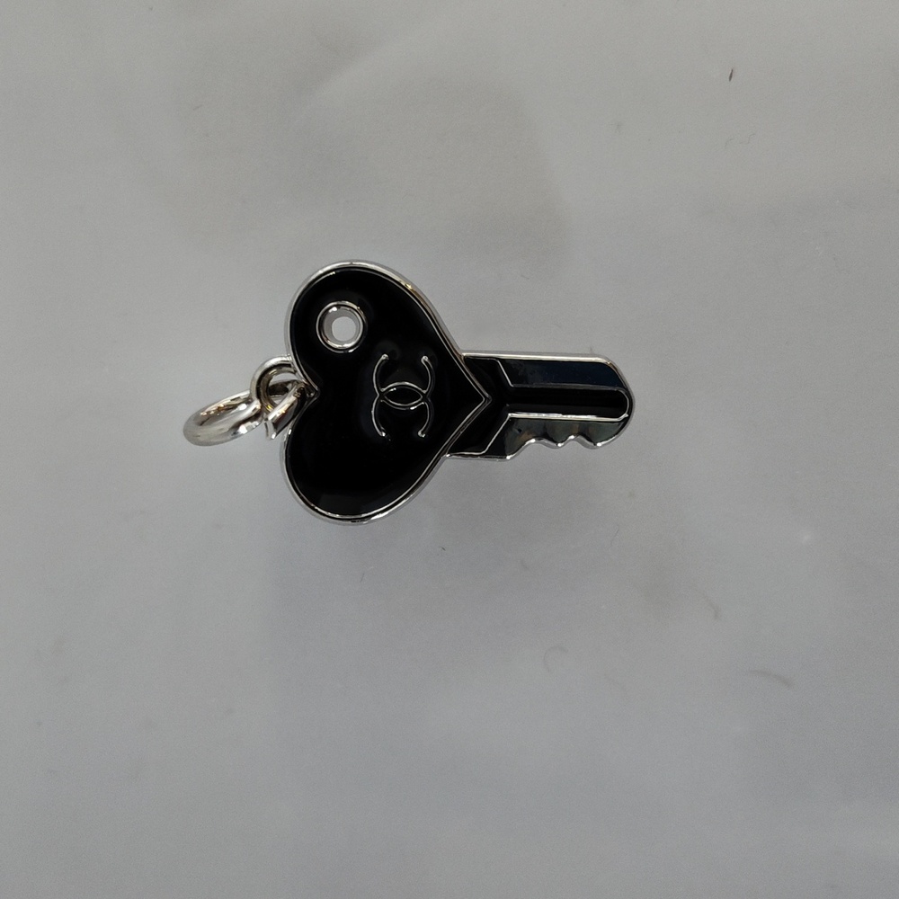 CC Heart Shape Zipper Pull